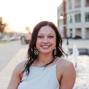 Meet your Posher, Hannah